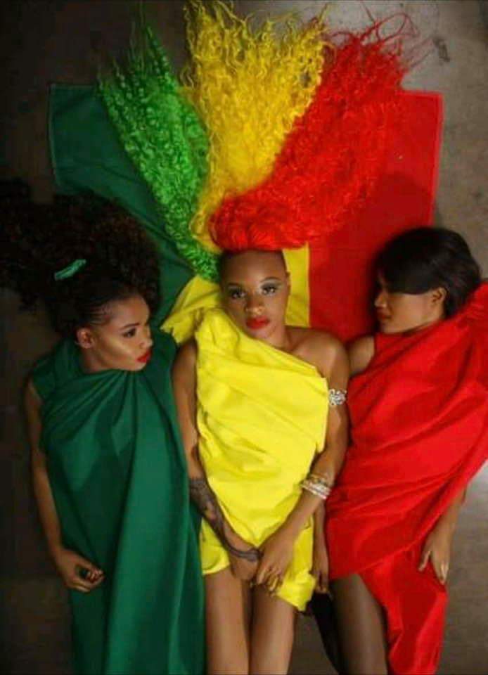 KEIRA FODÉ ABOUBACAR5 juin 2021 à 23 h 08 min

Quand je écoute l’hymne national de ma chère Guinée je suis fièr d’être guinéen et fièr aussi du feu président Ahmed sékou Touré et tous ses compagnons✊✊
#GuineeIndependanceDay
#Guinee63
#PariteGuinee #egaliteguinee #ellepeut