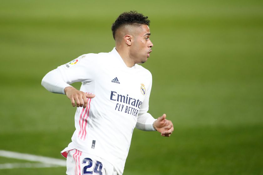 AdriRM33's tweet photo. Lo de Mariano es cachondeo, no juega ni un minuto y se pasa toda la temporada lesionado y cobra por no hacer nada.

Sin palabras. 🤐 https://t.co/OHUtXJbo9Z