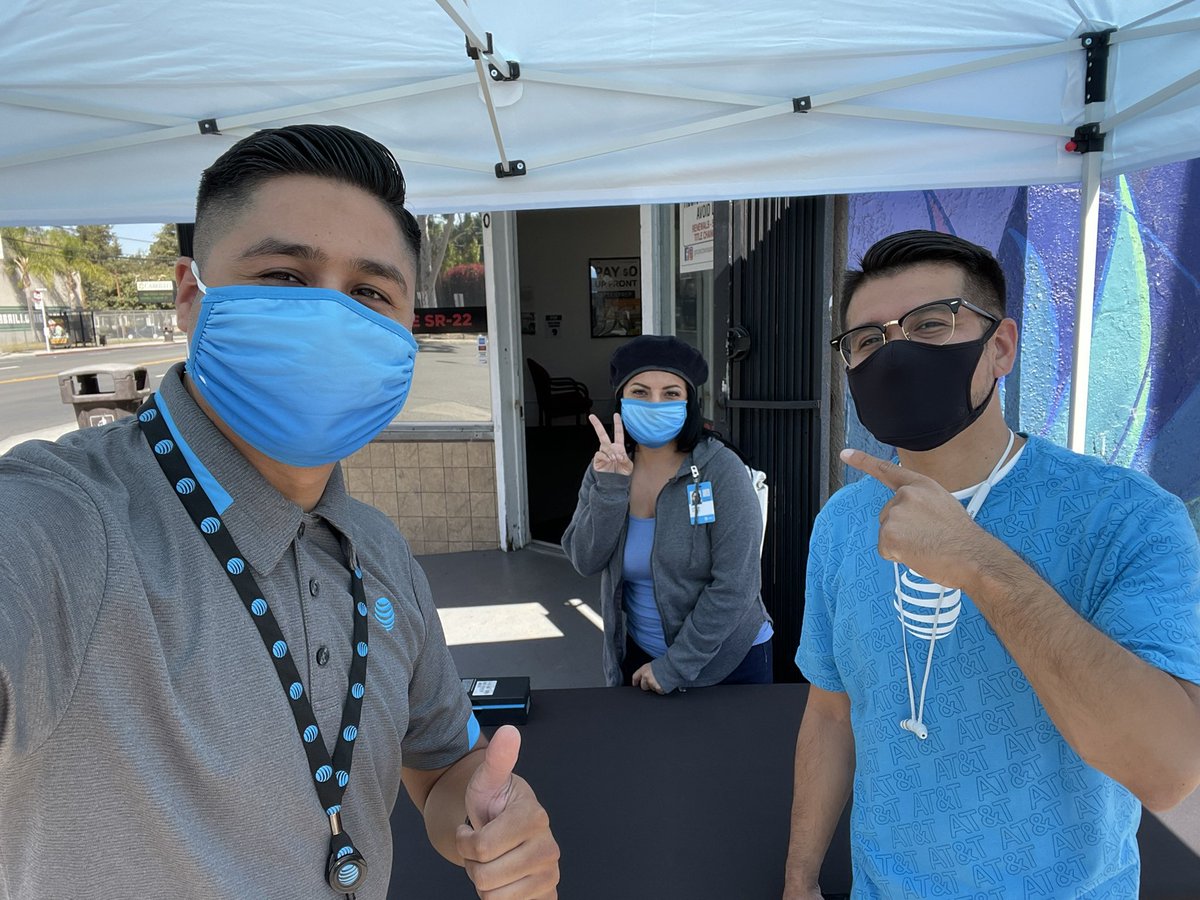 ElBirdSoCal's tweet photo. The IHX-OBC LA Team is out with the community in Long Beach! Stop by to hear our exclusive wireless &amp; fiber promotions! @LizSoCal @Agustin1Salgado @AlfredoSoCal @kdavies_ihx @IHXPacific #LifeAtATT https://t.co/nTnOkhNGx5