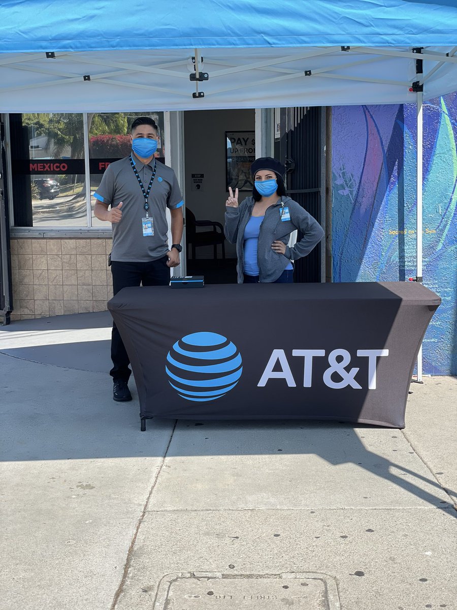 ElBirdSoCal's tweet photo. The IHX-OBC LA Team is out with the community in Long Beach! Stop by to hear our exclusive wireless &amp; fiber promotions! @LizSoCal @Agustin1Salgado @AlfredoSoCal @kdavies_ihx @IHXPacific #LifeAtATT https://t.co/nTnOkhNGx5