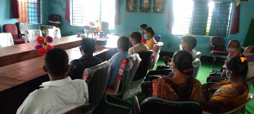 jh_csc's tweet photo. सीएससी वीएलई भाइयों के द्वारा पूरे झारखंड में माननीय प्रधान मंत्री के जल जीवन संवाद का सीधा प्रसारण।  

#SamvadWithPM 
 #JalJeevanSamvad
 #JalJeevanMission 

@CSCegov_ 
@CSCJharkhand https://t.co/1CCwuZDCfC