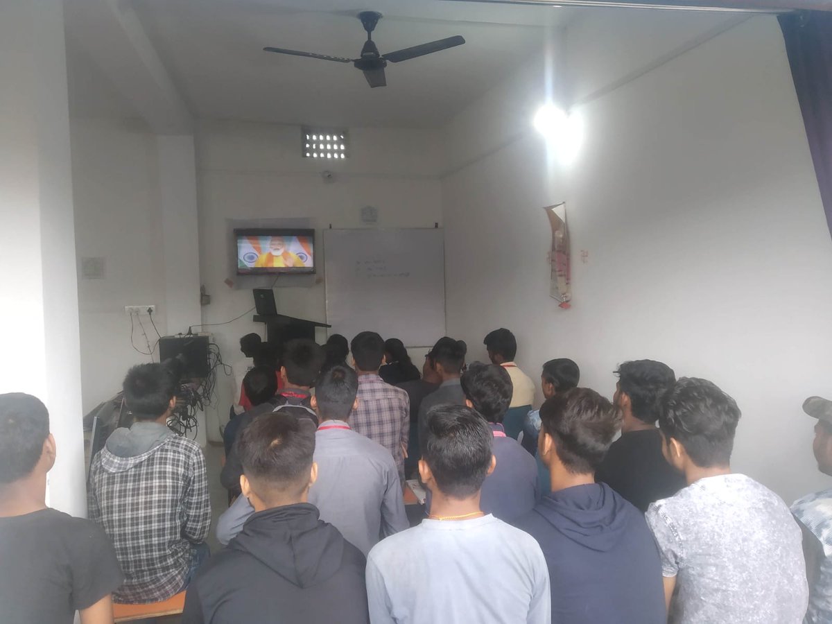 jh_csc's tweet photo. सीएससी वीएलई भाइयों के द्वारा पूरे झारखंड में माननीय प्रधान मंत्री के जल जीवन संवाद का सीधा प्रसारण।  

#SamvadWithPM 
 #JalJeevanSamvad
 #JalJeevanMission 

@CSCegov_ 
@CSCJharkhand https://t.co/1CCwuZDCfC