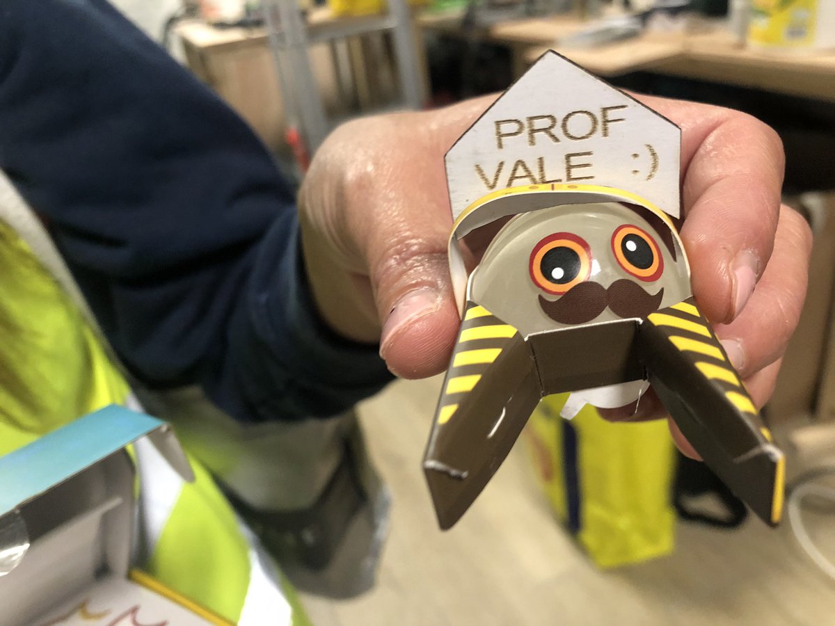 CoderDojoPavia's tweet image. #10yearsofcoderdojo at #compvter #coderdojopv Live dalla nuova sede di comPVter #ozobot new birthday caps