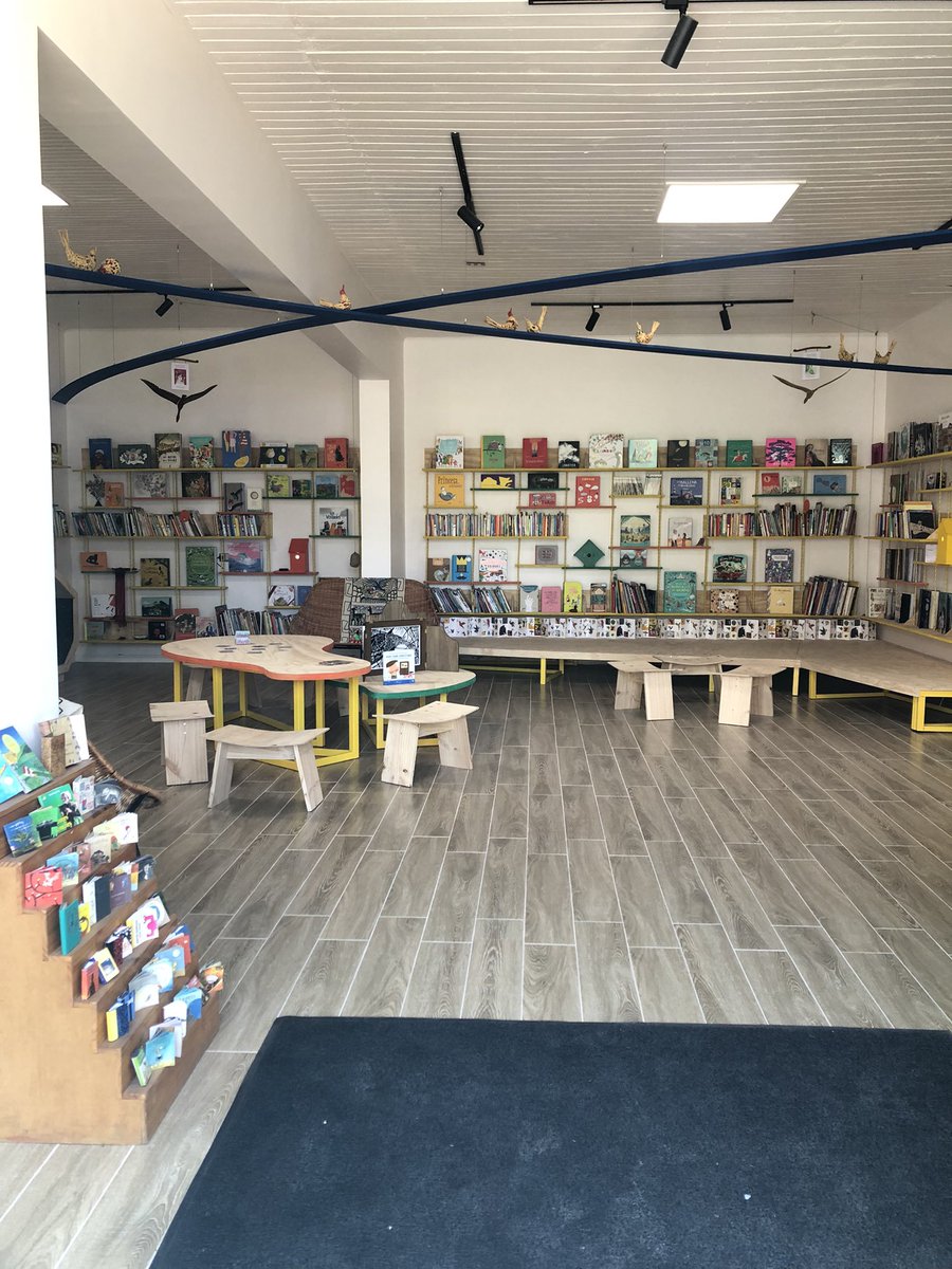 viriverab's tweet photo. ¡Qué bella es la BILIJ! Mañana redondita compartiendo con lectores/as 💛. Toda la info en el insta fpalabra . https://t.co/YpPvZKFR2g