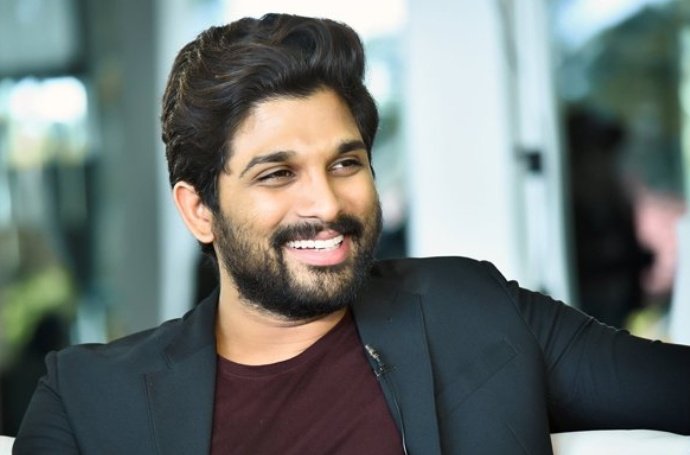 AbilashKp77's tweet photo. Being a Telugu star, #AlluArjun enjoys a massive fan following in #Kerala. In a recent interview to a popular Malayalam entertainment portal, Allu Arjun said that he is overwhelmed with the love from Keralites.
@alluarjun ❤️

#15YearsOfMalluArjunABZTcr
#15GloriousYearsOfAFWA https://t.co/8Tqx9p4JdI
