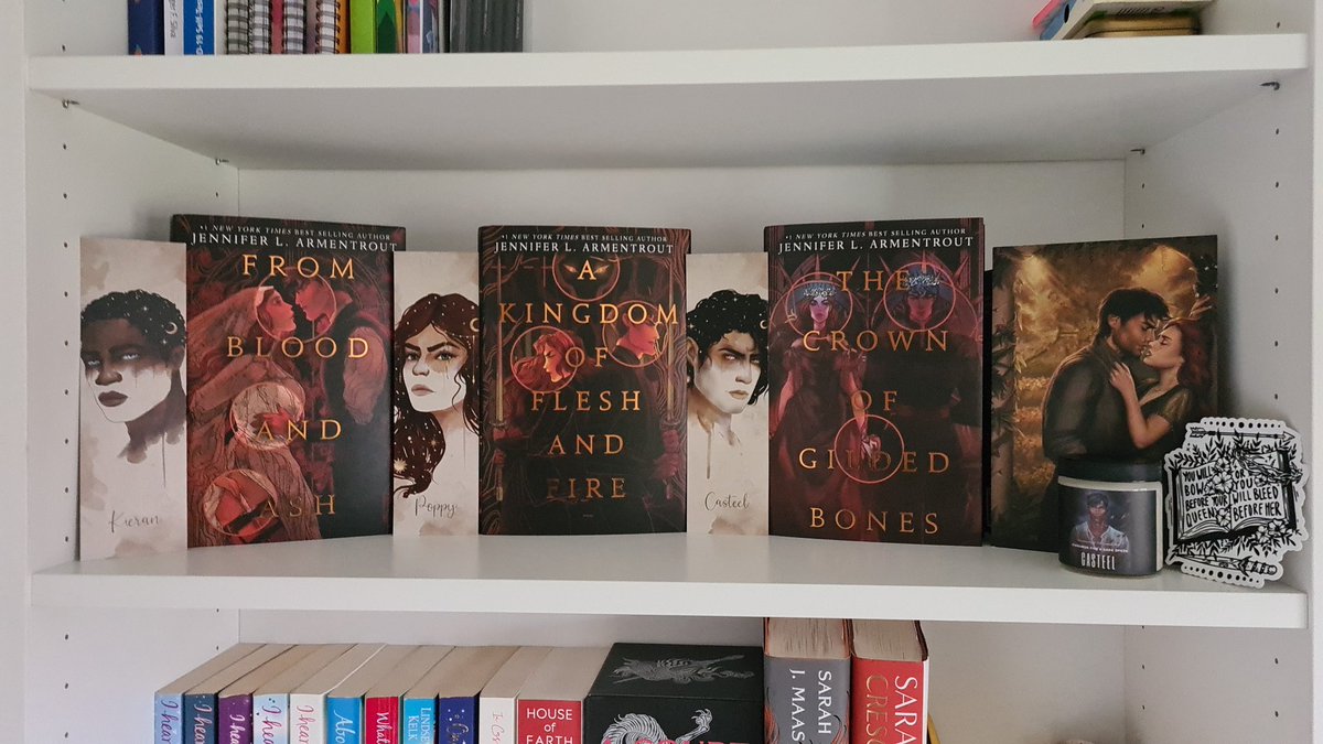 ashheartsbooks's tweet photo. Yesterday I received some amazing and long awaited bookmail. @ian2726 bought me these books / goodies for passing my open uni course back in July and they finally arrived! I love them so much and they are so pretty I couldn't not give them their own shelf! 

#thebookishbox #fbaa https://t.co/wFUHMRGwGs