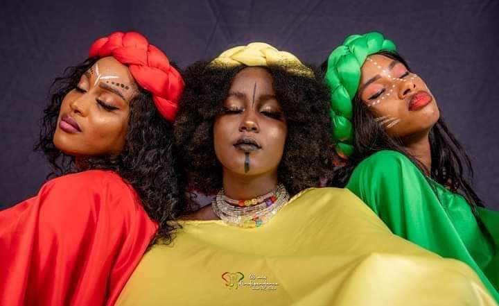 L'illustre épopée de nos pionnières reste une fierté ✊✊
Que l'hymne soit chanté pour cette fière et jeune Guinée .
Liberté, liberté, ohh Liberté !
#GuineeIndependanceDay #Guinee63 
#femmesguineennes #ellepeut #PariteGuinee #egaliteguinee ♥️🇬🇳