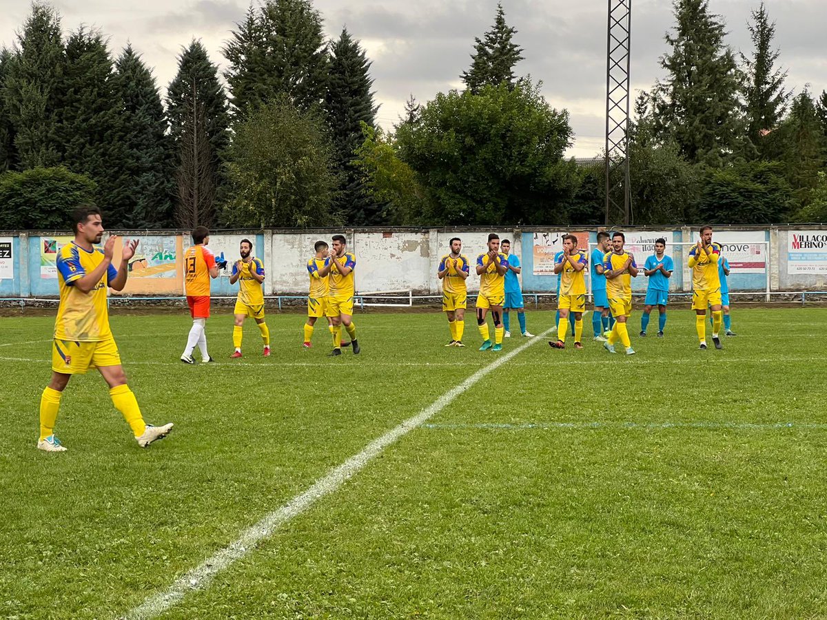 CdfCarejas's tweet photo. FINAL

C.D Velilla 0 - Carejas Paredes 4

“Partido que dominamos de principio a fin”

Buen partido del Paredes que suma su 2ª victoria en liga.
Los autores de los goles fueron: @kevinruu , @alvarogomz_10 , Juve @Victor13512

#VamosParedes💛💙💛 https://t.co/ia4kjmqHus