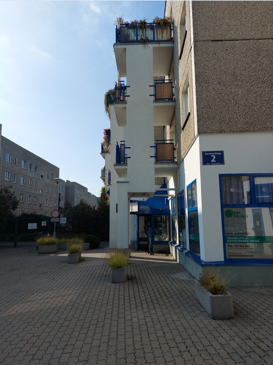 WarszawskiBlog's tweet image. Wielka płyta bez zbędnych dodatków🤩 Prefabricated buildings without unnecessary additives🤩 #wielkapłyta #osiedle #bloki #wersjapremium #lata90 #Surowieckiego #UrsynówPółnocny #Ursynów #Warszawa #prefabricatedbuildings #housingestate #blocksofflats #premiumversion #90s #Warsaw