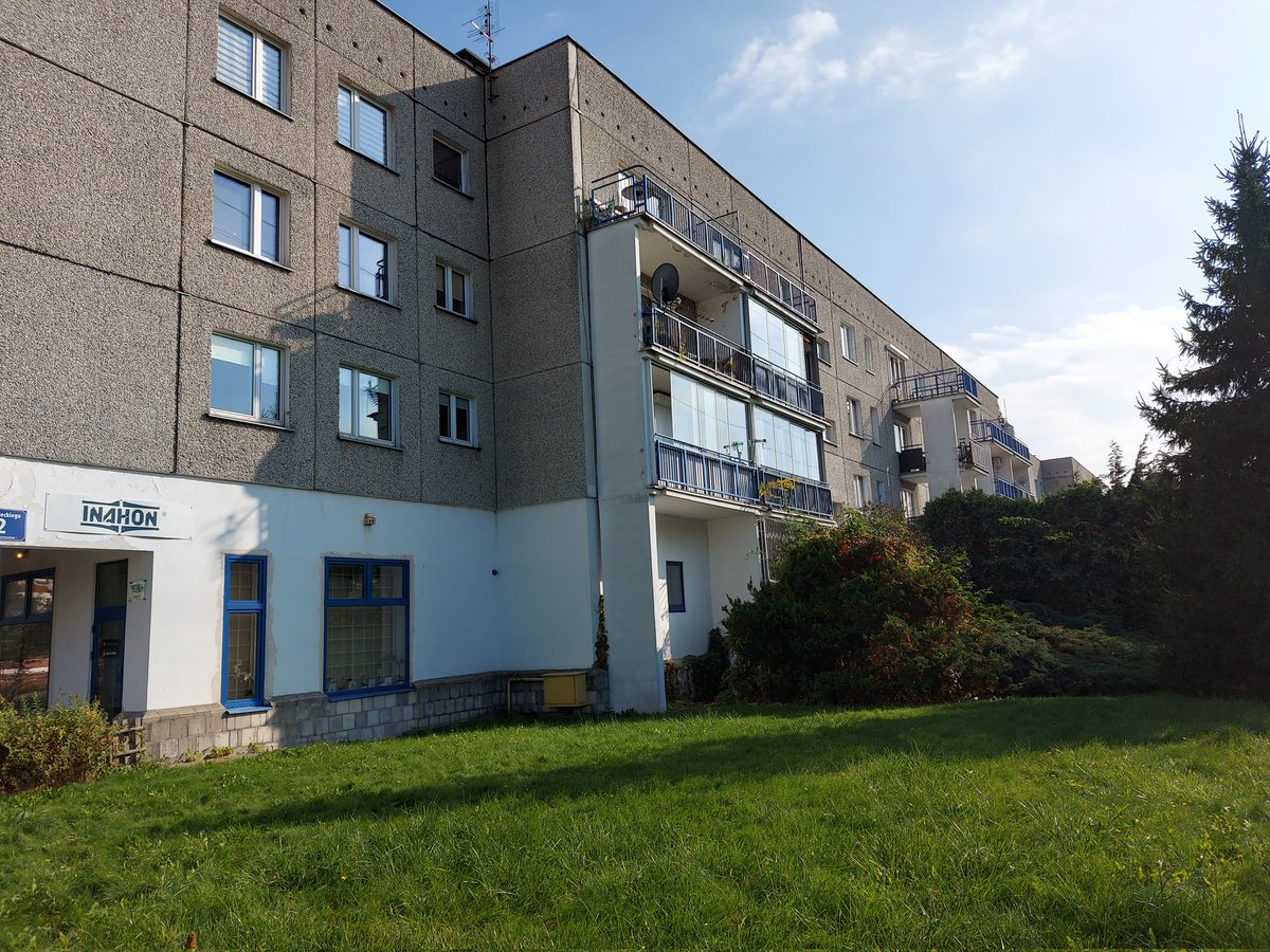 WarszawskiBlog's tweet image. Wielka płyta bez zbędnych dodatków🤩 Prefabricated buildings without unnecessary additives🤩 #wielkapłyta #osiedle #bloki #wersjapremium #lata90 #Surowieckiego #UrsynówPółnocny #Ursynów #Warszawa #prefabricatedbuildings #housingestate #blocksofflats #premiumversion #90s #Warsaw