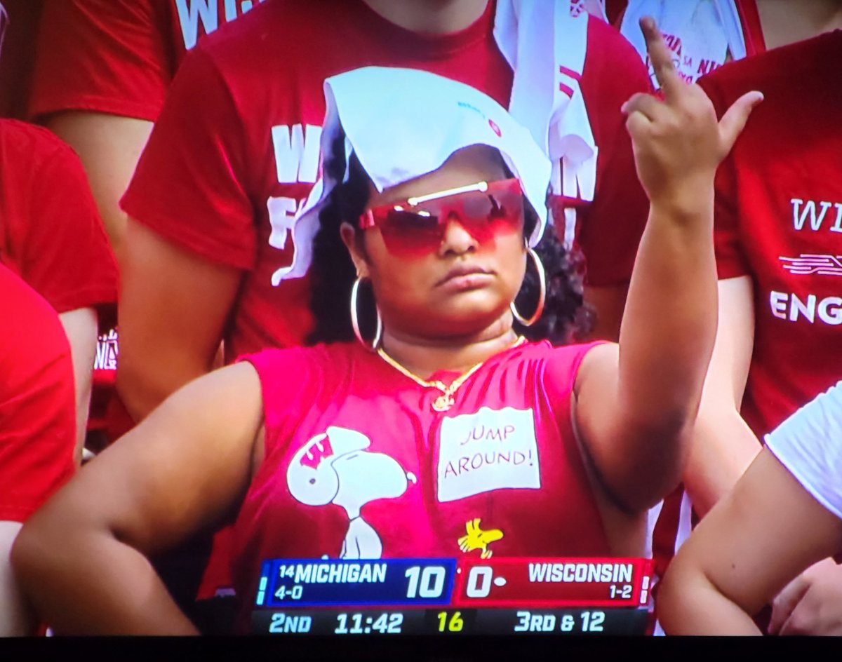JRTuttle4's tweet photo. How is Wisconsin's offense playing? #GoBlue #MICHvsWISC https://t.co/QForQfTbZp