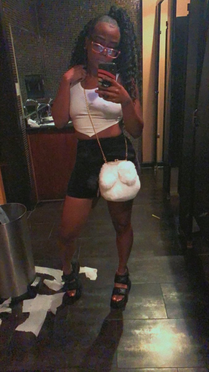 MsLaaRose's tweet photo. I make these bitches sick and I’m just so plain Jane .
#MsLaaRose🌹 https://t.co/r6Nho1gef3