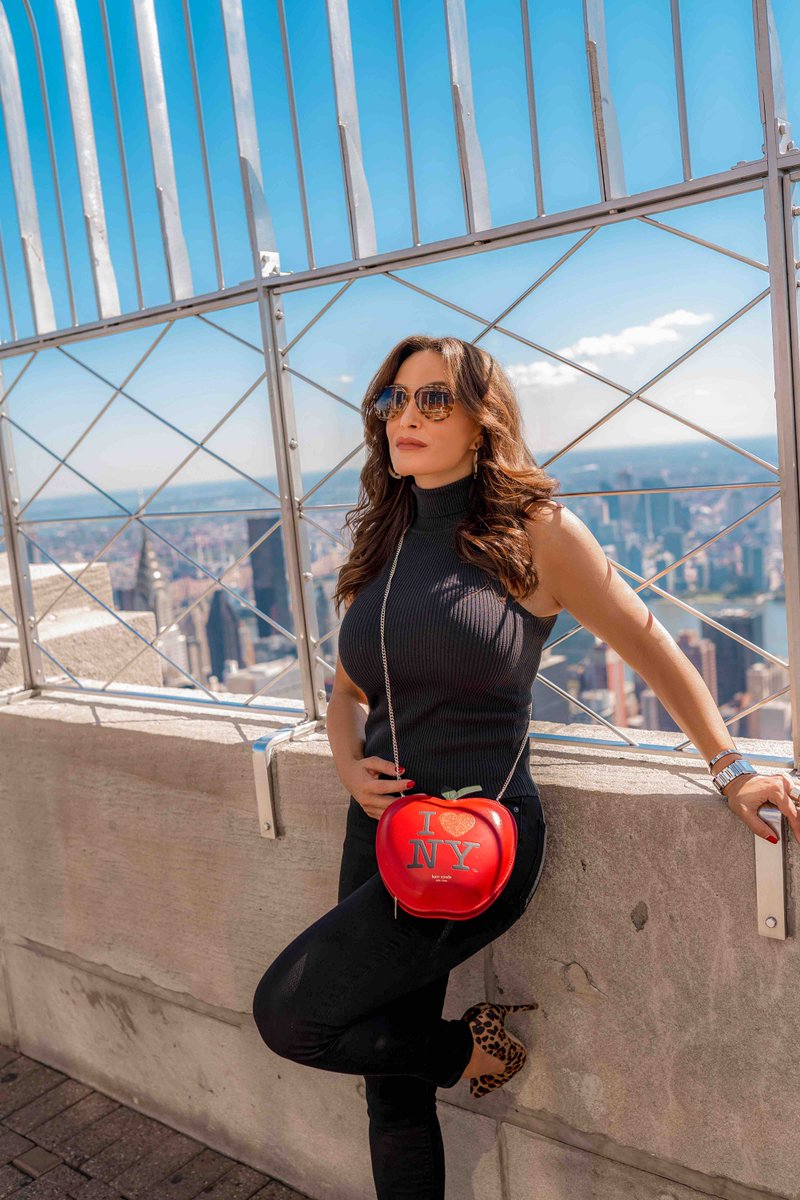 Merilin Monroning erotik fotosuratlari külotsiz uyda emish yigitlar