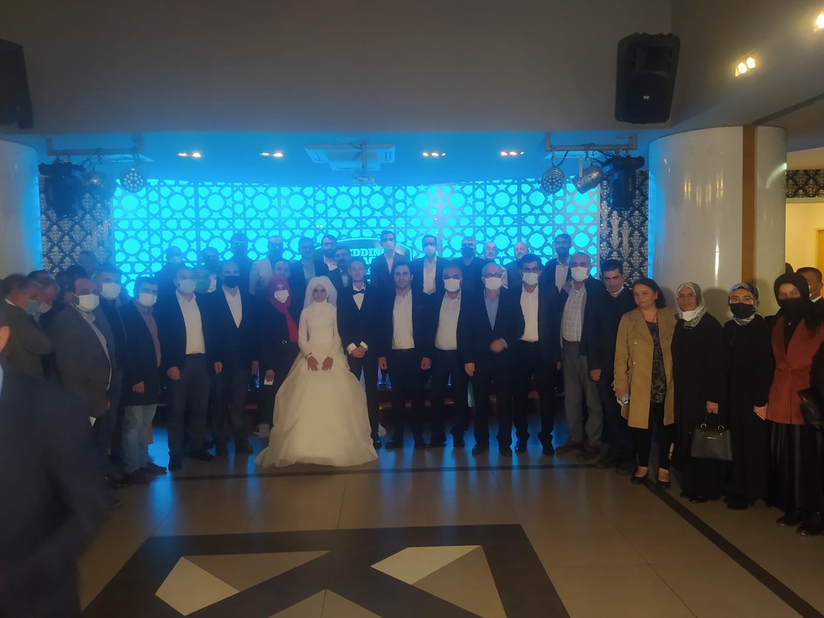 Teşkilatımızın kıymetli evlatlarından Sekreteryamız Vildan ile Gençlik Kollarımızdan Yasin kardeşlerimizin nikah akdine şahitlik ettik.

Gülen gözleriniz hep ışıldasın, Rabbim iki cihan saadeti versin...