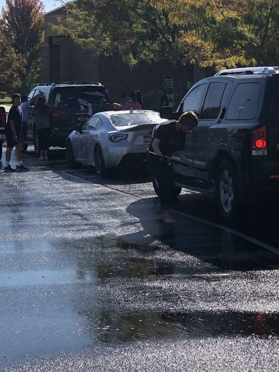WestMustangsBSD's tweet photo. Come and support the West AVID program! Car wash, baby! #BSDpride #wjhavid https://t.co/4pUB4SoaFT