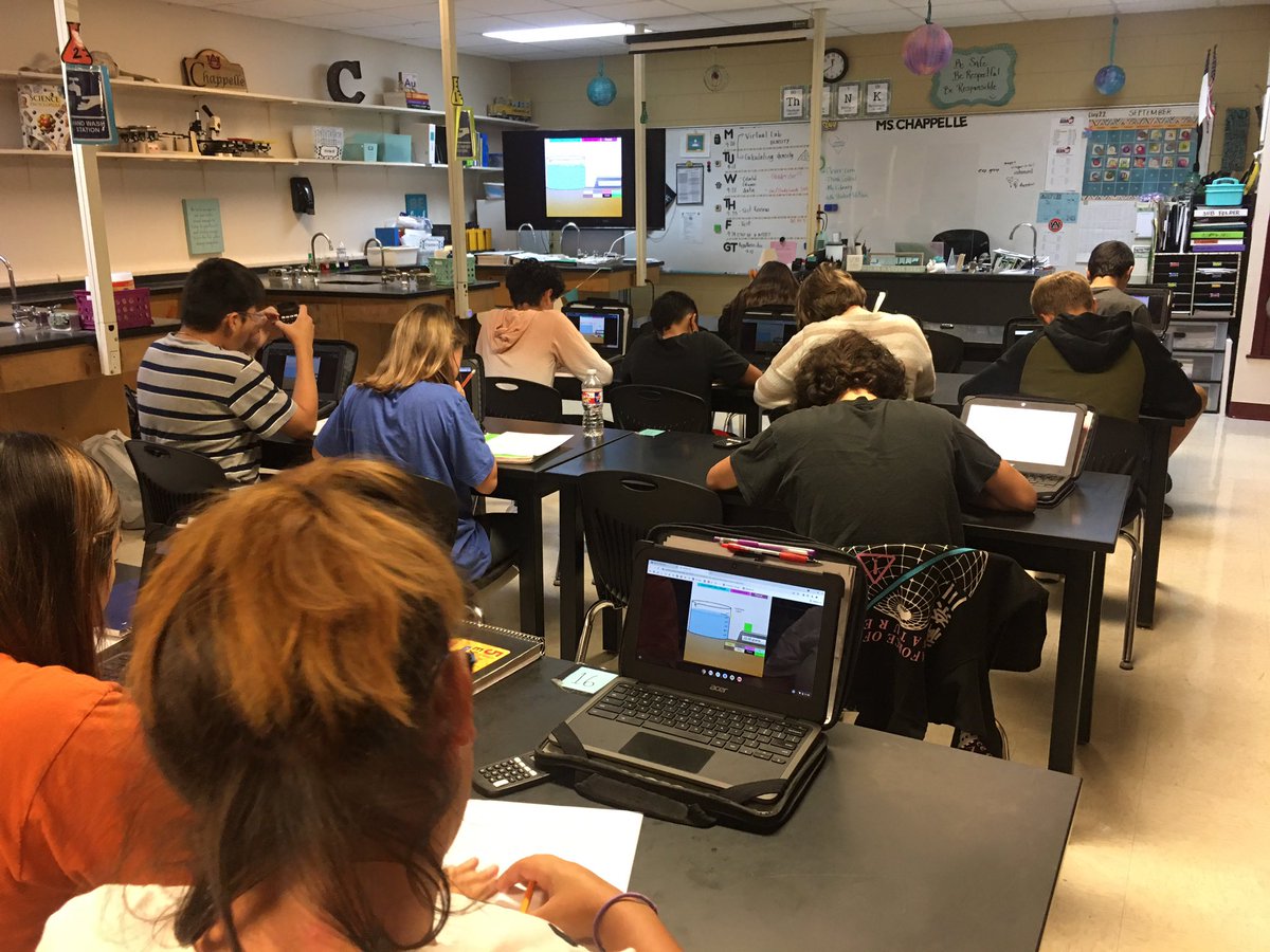 chezchappelle's tweet photo. Virtual labs on density allow students to manipulate and observe objects during displacement for volume. #science #virtuallabs #bulldogs #isbilljrhigh https://t.co/HUjRE2ly2Y