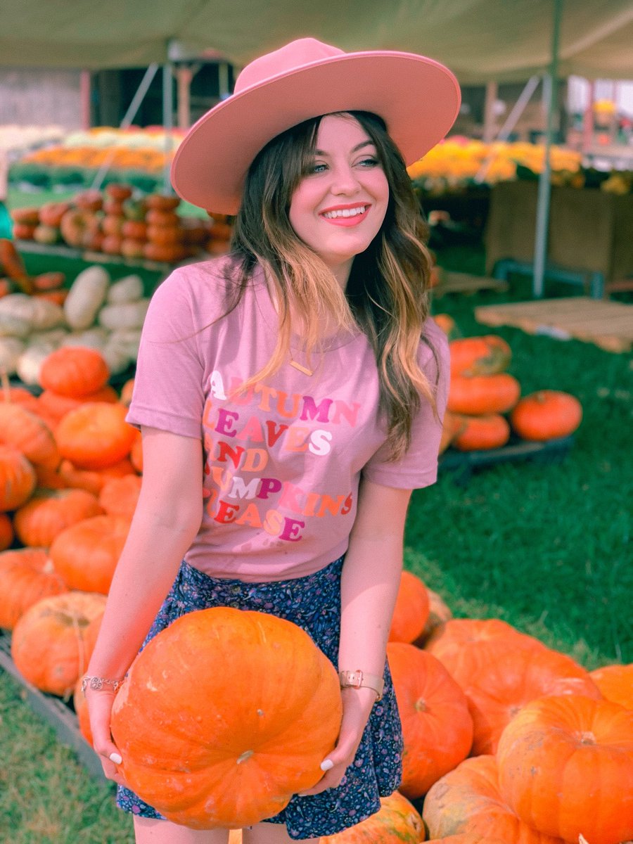 macmorganmusic's tweet photo. autumn 🍂 and 🎃 please :) 
#autumn #fall #pumpkinpatch https://t.co/Ei95HkDm0g