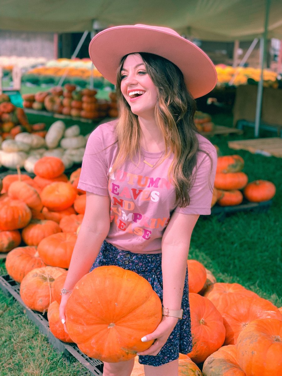 macmorganmusic's tweet photo. autumn 🍂 and 🎃 please :) 
#autumn #fall #pumpkinpatch https://t.co/Ei95HkDm0g