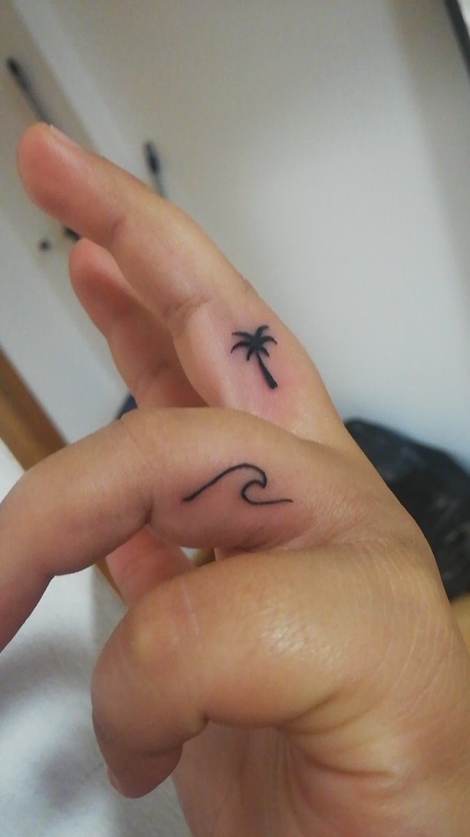 harmon33_'s tweet photo. Primi tatuaggi fatti, per ricordare l'esperienza spettacolare in quel di Fuerteventura 💚 #fuerteventura #veraclub https://t.co/Uml91kOz1L