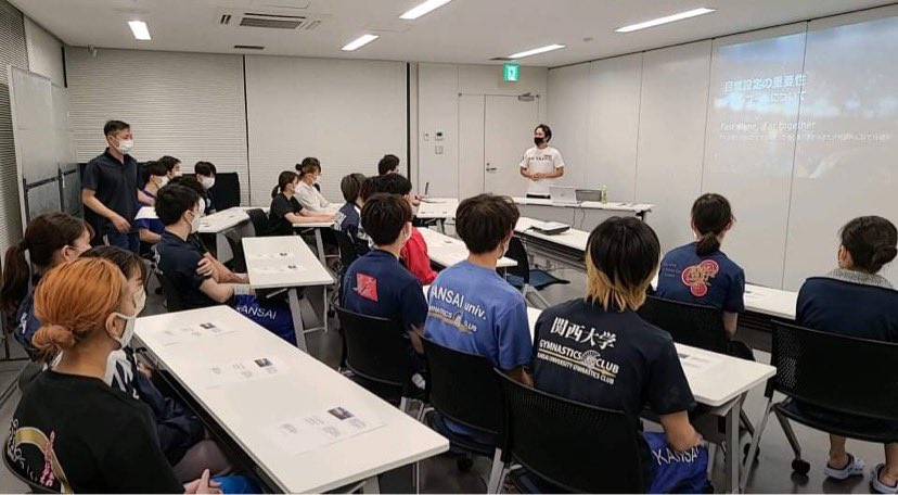 muratakensuke1's tweet photo. 昨日は関西大学体操競技部の練習を見学させていただき、選手の皆さんに「目標設定の重要性について」話をする機会を頂きました。
國弘監督、沖口コーチとのご縁に感謝いたします。
関西大学体操競技部の益々の発展を祈念いたします。

#関西大学体操競技部
#國弘一監督
#沖口誠 https://t.co/9qnvH3C8uJ