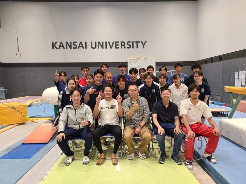 muratakensuke1's tweet photo. 昨日は関西大学体操競技部の練習を見学させていただき、選手の皆さんに「目標設定の重要性について」話をする機会を頂きました。
國弘監督、沖口コーチとのご縁に感謝いたします。
関西大学体操競技部の益々の発展を祈念いたします。

#関西大学体操競技部
#國弘一監督
#沖口誠 https://t.co/9qnvH3C8uJ