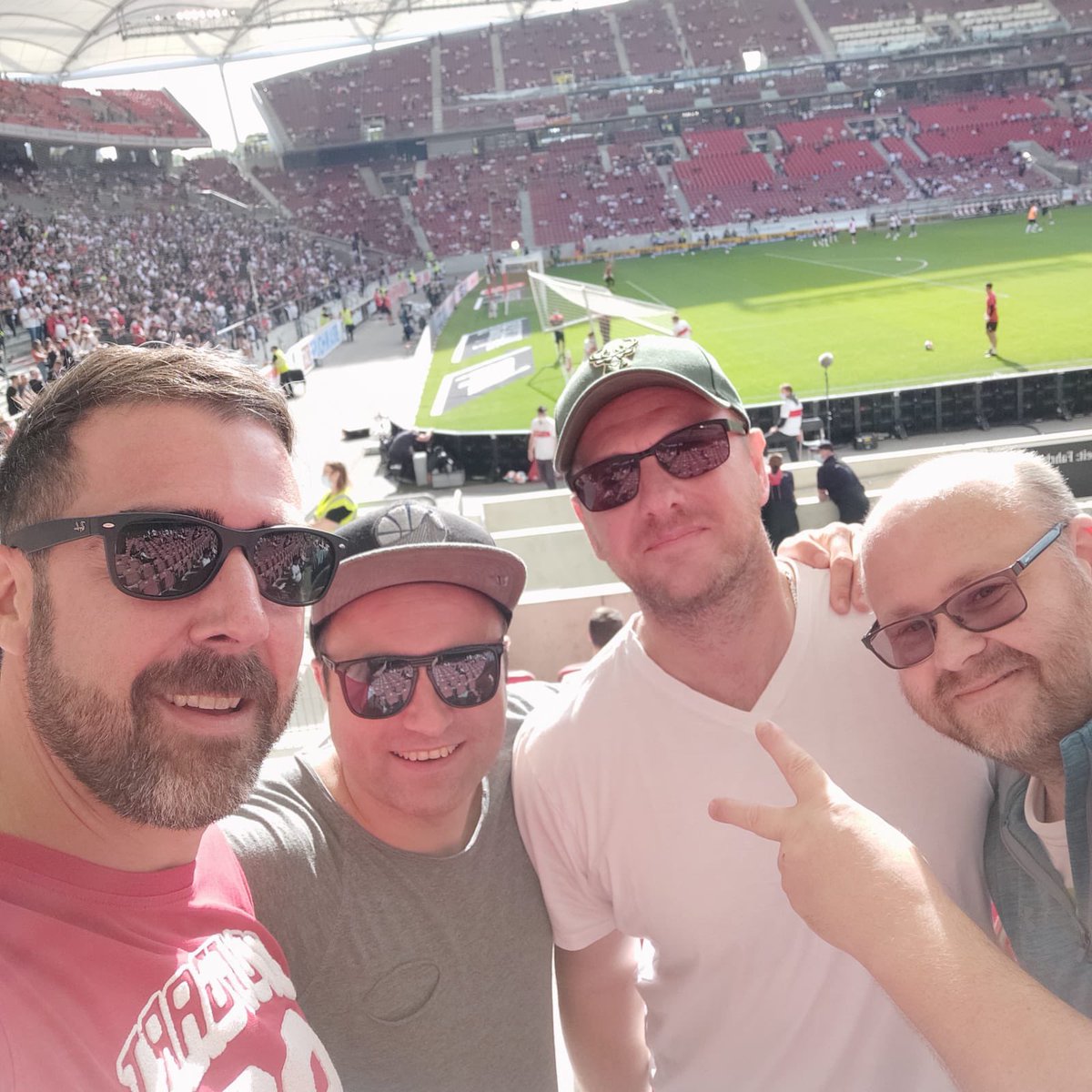 Carsten_1909's tweet photo. Wichtiger Heimsieg heute und das Ganze mal wieder in Originalbesetzung #VfBTSG #VfBHOF @lupster77 @VfB https://t.co/kIIxt7ELuu