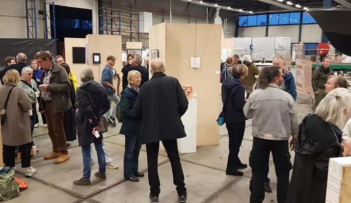 Halfway party.
Morgen kunt u nog werk van deze kunstenaars bekijken op Open Ateliers Amsterdam Noord.
115 kunstenaars, 50 locaties, 9 hotspots
Morgen 12:00-18:00
openateliersnoord.nl

#openateliers