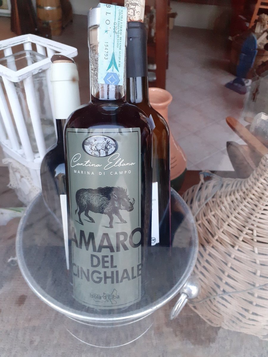 robachecadedaic's tweet photo. Un Amaro per lei Signor @Pennacchiiiii https://t.co/9piI7MVEX3