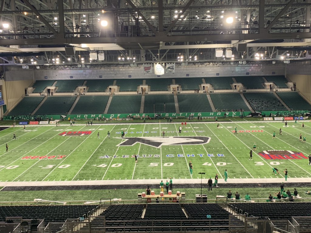 DomIzzoWDAY's tweet photo. The two biggest sporting events in North Dakota are the Class B boys basketball championship and the #NDSU-#UND football game. Beyond lucky to now have called both. Can’t wait for today at 2 on @WDAYSports. https://t.co/glRmDBlXDw