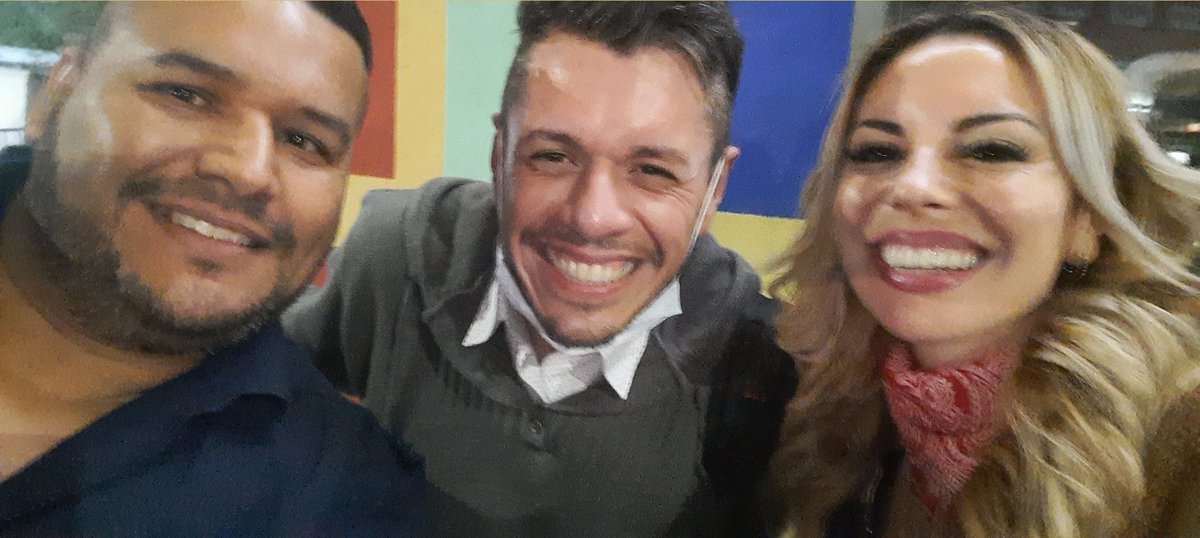 Alejandro_Vioki's tweet photo. @OttoboniPaula @popradio1015 @hectorlocutor @ArceritoMyriam @manvabaran_sucy @antoine19742 Gracias a vos Pau  por la buena onda!!!!.... Besos !!! https://t.co/vymqe3zNzj