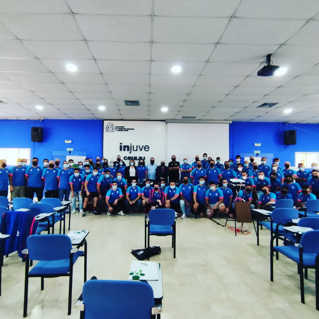 Representación de nuestros compañeros 👥 territoriales de Sevilla  en el clinic de FABM 🇳🇬

Jornada de ponencias y charlas para afrontar una gran temporada 21/22 🥅⚽