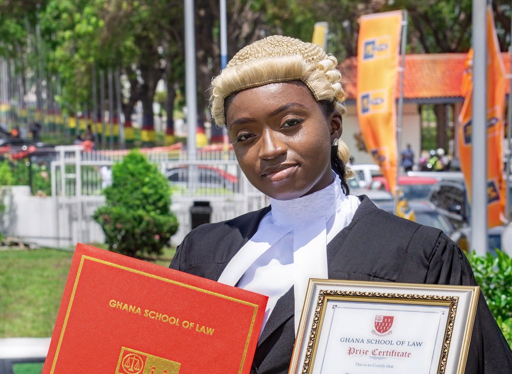 ama_dacosta's tweet photo. A beautiful end to the 6-year journey I embarked on at the age of 16
I’m a lawyer now 🥳🥳🥳 https://t.co/G3ddyPCWdQ