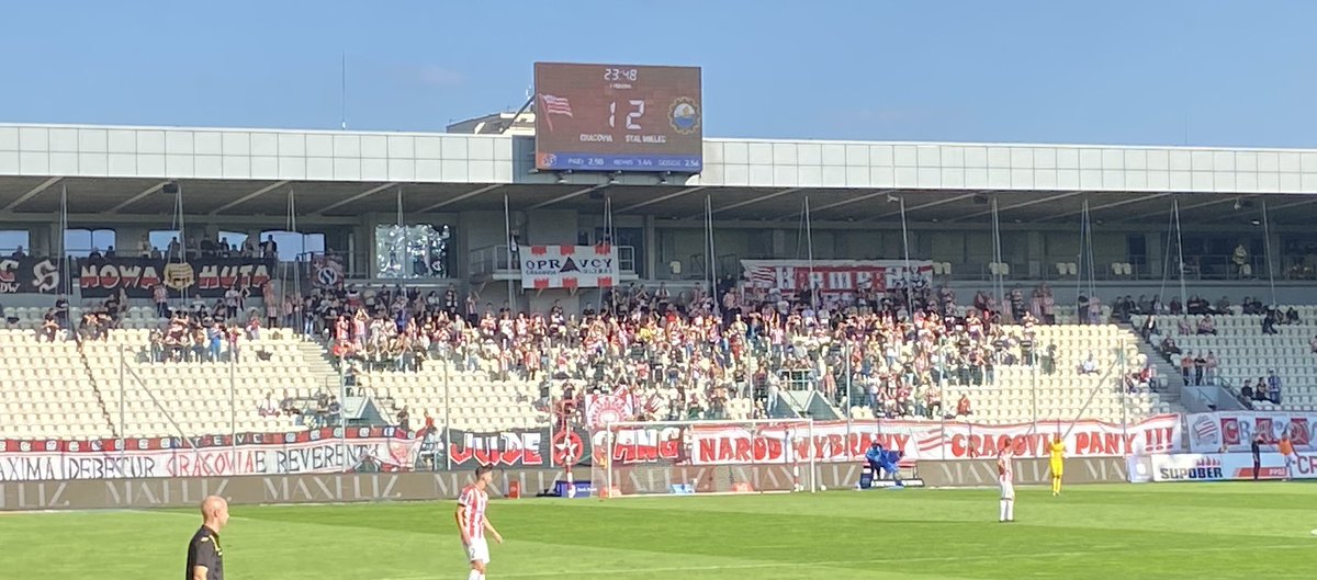opravcy's tweet photo. @august_oktawian To zapraszamy serdecznie na sektor dopingować, a nie robić zdjęcia z góry :) każdy może być częścią dopingu/oprawy. https://t.co/7KEZWkGoRl