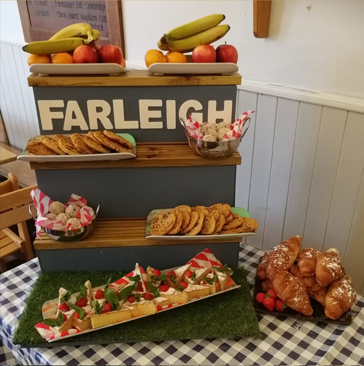 Some nice treats for prospective parents today at Farleigh <a href="/UppinghamSchool/">Uppingham School</a> , a little goes a long way @ChefSi71 <a href="/OxfordAndrew/">Andrew Oxford</a> @chefysimon <a href="/HolroydHowe/">Holroyd Howe</a> <a href="/OliCullers/">Oli Cullingworth</a> <a href="/SarahMccubbin6/">Sarah Mccubbin</a>
