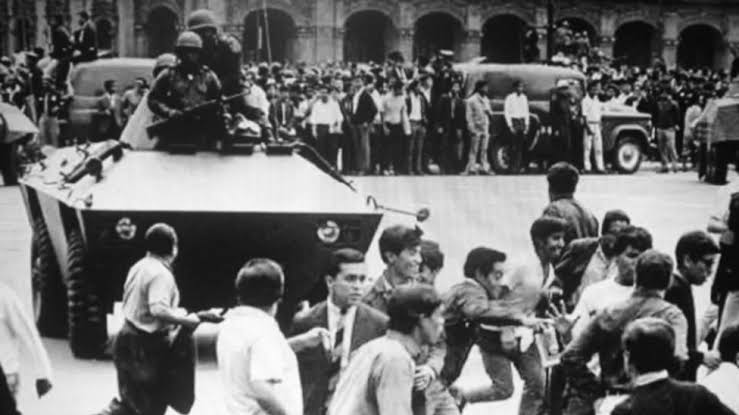 patinegrete's tweet photo. El 2 de octubre siempre me pone muy nostálgica por lo que fué y lo que no debió ser nunca.

Ningún estudiante debió morir jamás por salir a reclamar justicia, un impulso casi biológico en ellos.

Nunca más un 2 de octubre en ningún lugar del planeta.

#2DeOctubreNoSeOlvida https://t.co/HJAQr0caCC