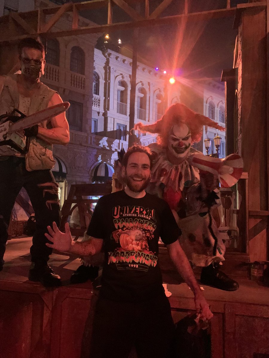 Ended my last HHN of the year with finally meeting Jack and Eddie!! Can’t think of a better way to end my 10th year of Horror Nights 😁

#HHN30