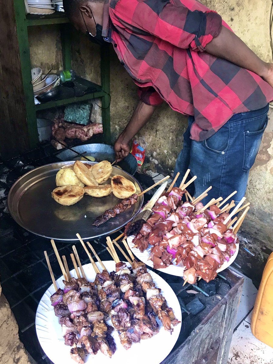 ThomasAnjaly's tweet photo. Know this? Rwandan brochettes. The National dish of Rwanda. Delicious, cheap, easy to find and paired with Primus, it is easily a grand treat to be had everyday. #brochette #primusbeer #rwandancuisine #eathealthy #VisitRwanda #nyamirambo #Kigali https://t.co/bW8zOq6BEy