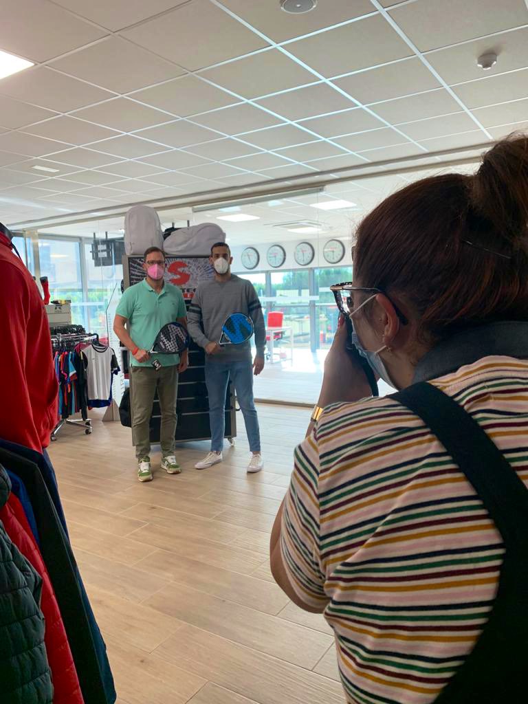 SalvArco's tweet photo. Un placer formar parte de la familia #SofteePadel.
Muchas GRACIAS por el recibimiento, el tour por vuestras espectaculares instalaciones y el cariño con el que nos tratasteis.
@XPenoucos no te equivocabas en nada, @GrupoJimSports forman un grupo humano EXCEPCIONAL.
#Softee https://t.co/ouW8ZhHZcM