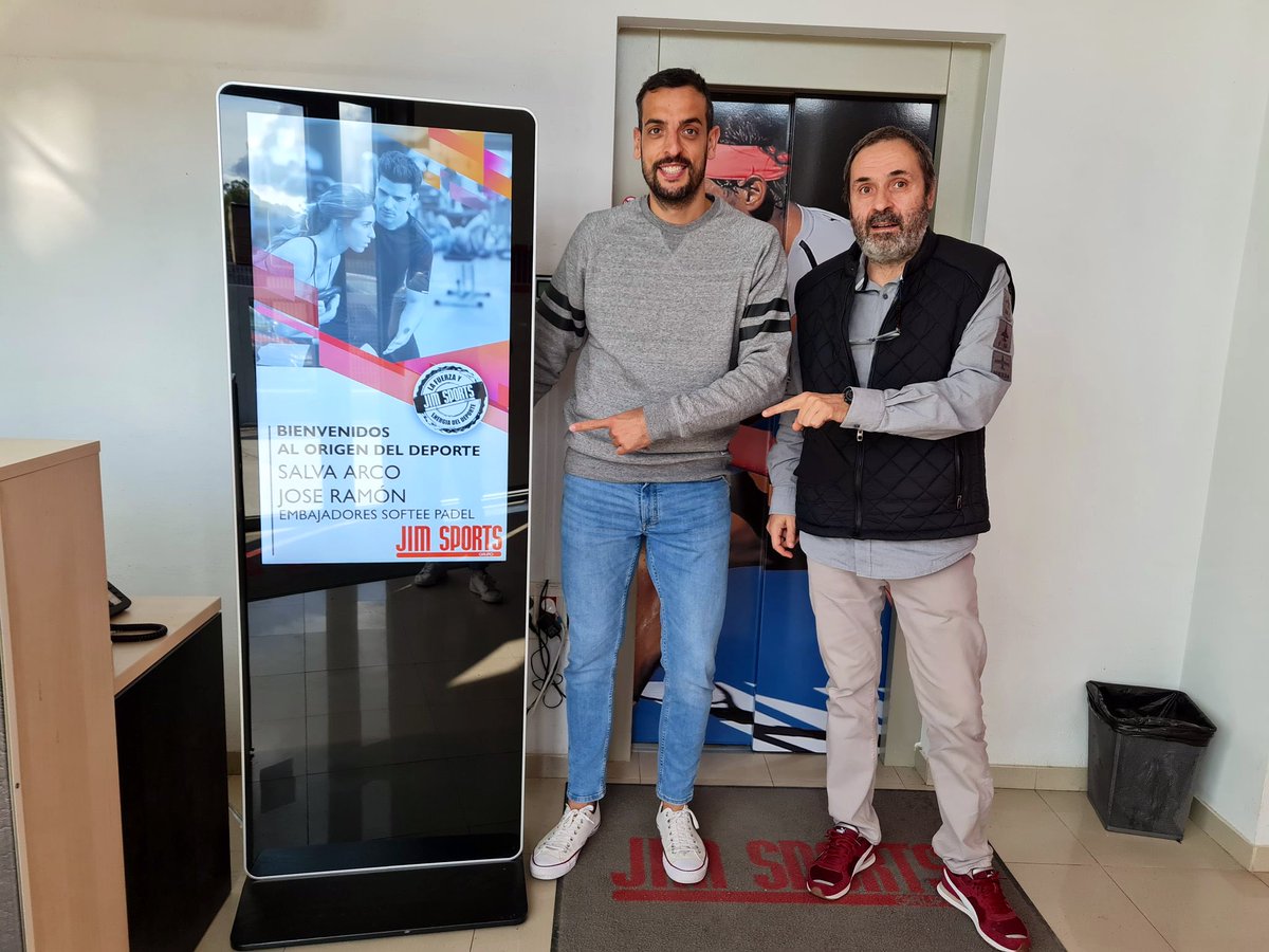 SalvArco's tweet photo. Un placer formar parte de la familia #SofteePadel.
Muchas GRACIAS por el recibimiento, el tour por vuestras espectaculares instalaciones y el cariño con el que nos tratasteis.
@XPenoucos no te equivocabas en nada, @GrupoJimSports forman un grupo humano EXCEPCIONAL.
#Softee https://t.co/ouW8ZhHZcM