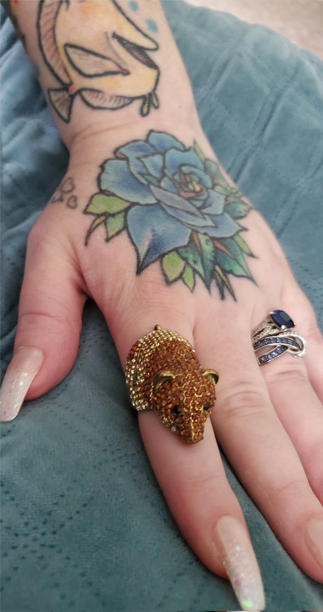 FeistyKat2020's tweet photo. #SaturdayMood๐๐๐
Another Gem! I adore this vintage bear cocktail ring. Little known fact about me, I collect vintage & antique costume jewelry. I could go to Jared, but I'd rather go #antiquing๐คทโโ๏ธ
#antiques #gemstonejewelry #SaturdayFun #LoveEachDay #memories #costume #jewelry https://t.co/l0aRXZKotL