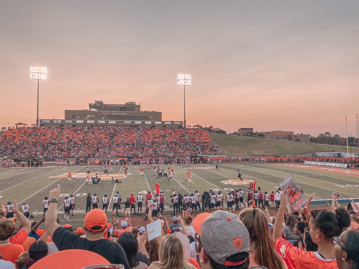 VilleConnection's tweet photo. Let’s BTHO SFA! 🧡💙🤍🖤 https://t.co/gymhwnwc4C