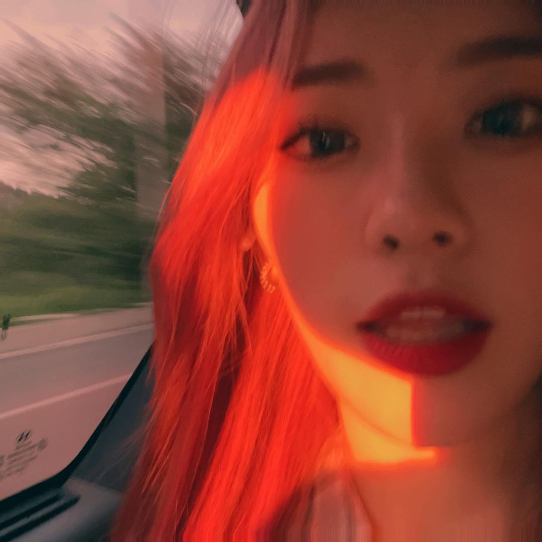 yangzigeintl's tweet photo. [ INSTAGRAM UPDATE ] 

Zelines ! I miss you !take care of youself!be happy everyday!Good night 🌈😽

#杨梓格 #YANGZIGE #ZIGE #양쯔거 https://t.co/4qQGIkiIsC