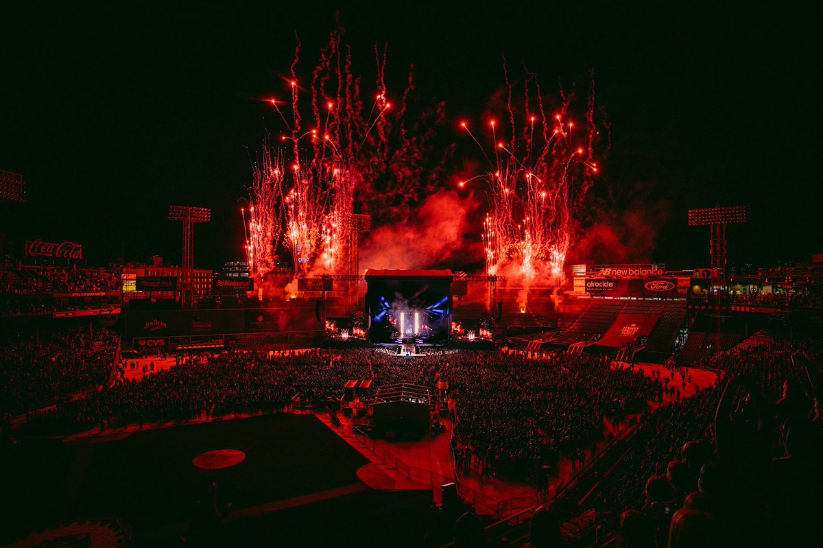jonasbrothers's tweet photo. About last night 🤯 #RememberThisTour https://t.co/G1bfXUDgrQ