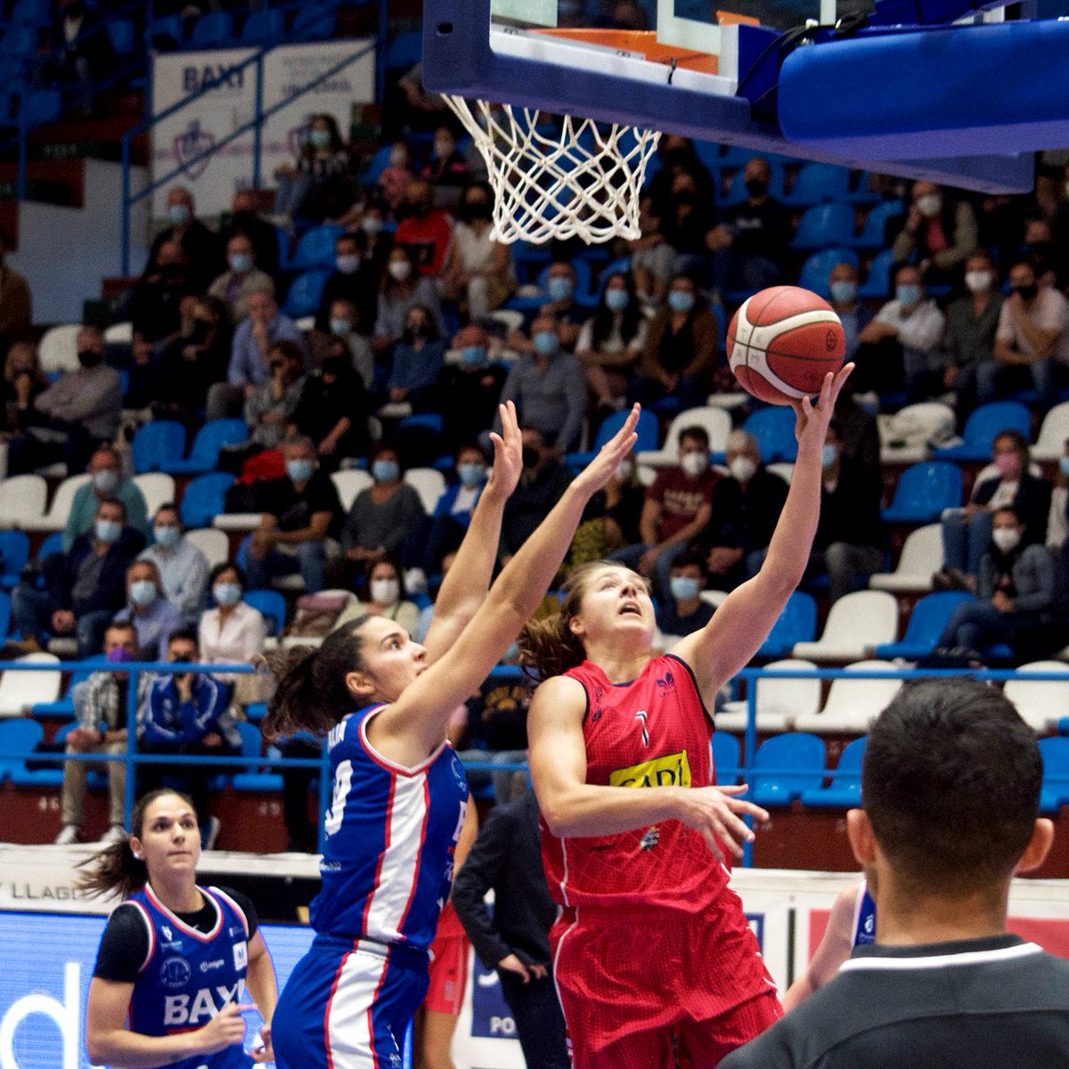 ⏱ Seguim per davant en el marcador fent vàlida la gran reaccció en la segona meitat. 4:30 per finalitzar el partit.

▶️ <a href="/UniFerrol/">Baxi Ferrol</a> 45-56 <a href="/sedisbasquet/">AE Sedis Bàsquet</a>
 
📸 Manu Cainzos

#LFEndesa | #sentelsedis 🏔🏀