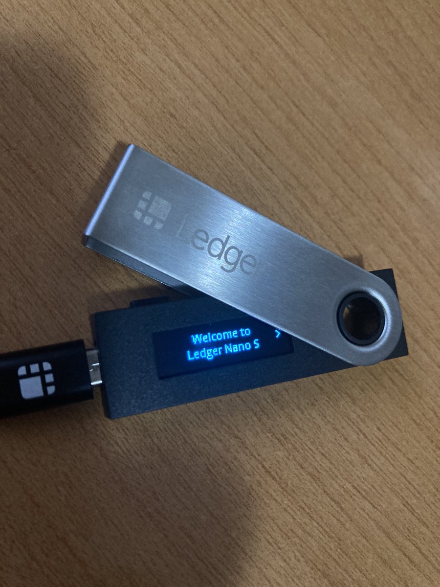 emelledoval's tweet photo. ¡Ya tengo mi Ledger Nano S! la forma más segura de retener tus cryptos #crypto #seguridad #ledger @Ledger https://t.co/fIFeiKT54e