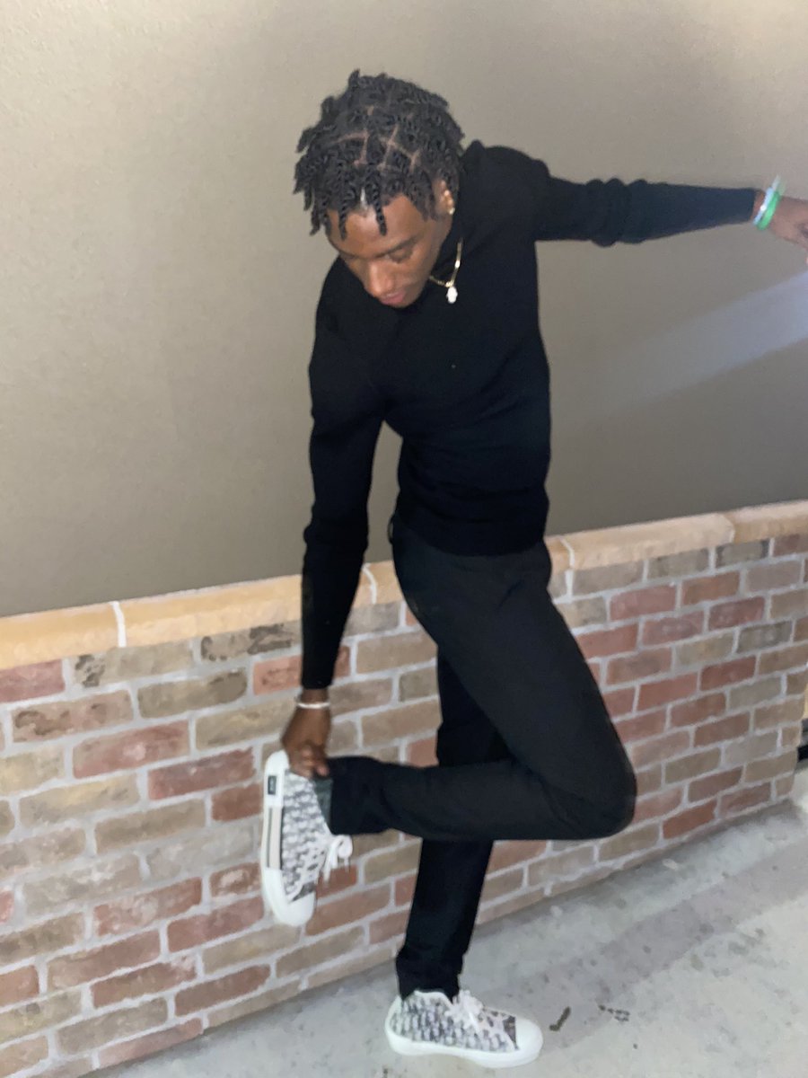 devionhargrove_'s tweet photo. Stand on business 🖤 https://t.co/DXWoZ0OhCd