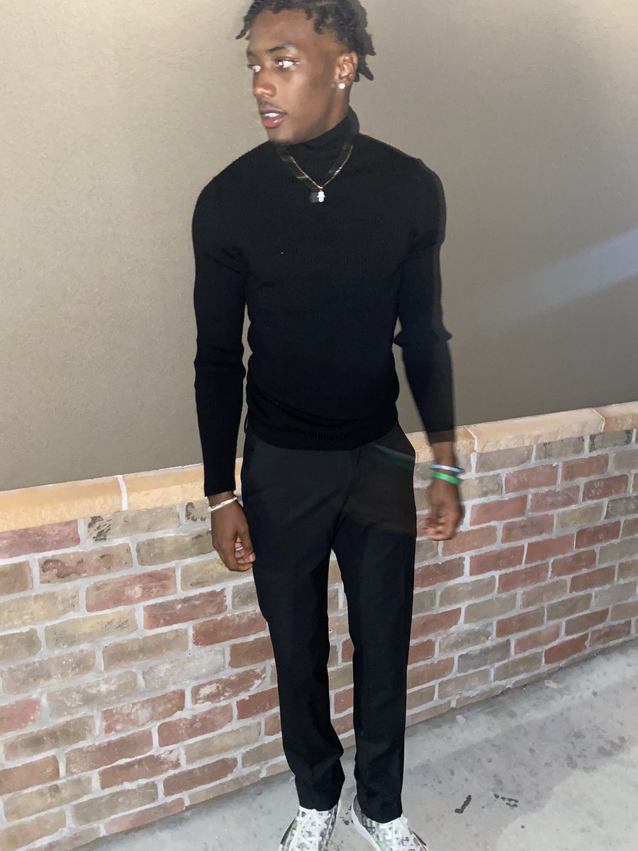 devionhargrove_'s tweet photo. Stand on business 🖤 https://t.co/DXWoZ0OhCd