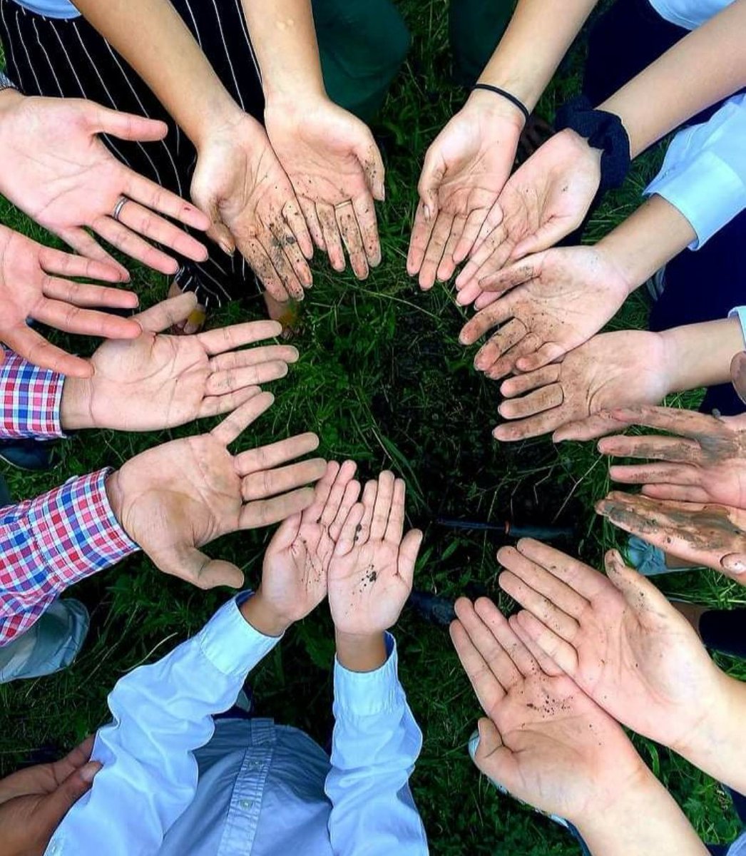 NepalSakhaa's tweet photo. 4th year anniversary of Team Sakhaa today and we plan to make better changes every year. We hope to get all of your continued support! Stay safe. 🌳🌷🍀☀️🌍🌈 #TogetherWeCan #TeamSakhaa #SakhaaNepal #GoGreen https://t.co/BDOkvIFmJ9