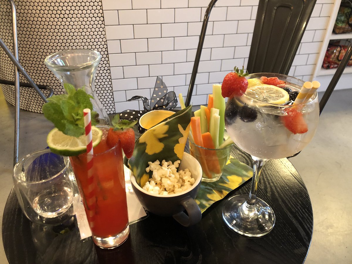 At Metronome in Morden to see <a href="/taramintonmusic/">Tara Minton</a>’s solo show... and enjoying the refreshments 🍸 🎵<a href="/crownlane/">ᴄʀᴏᴡɴ ʟᴀɴᴇ ꜱᴛᴜᴅɪᴏ</a>