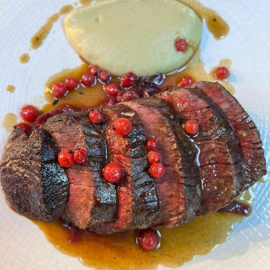 New to the @deanesmeatlocker menu  Wild Irish ☘️ Venison braised red cabbage artichoke purée and redcurrant served with a little venison pie 🥧 ❤️#autumn #Deanes instagr.am/p/CUiJ6--IA8q/